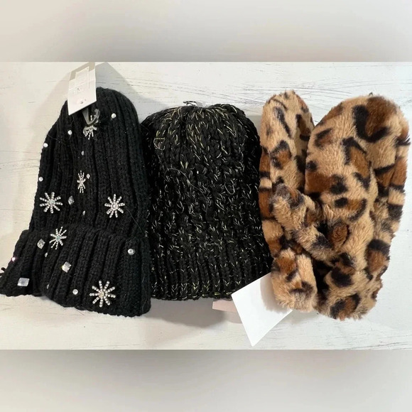 Nordstrom - 2 beanies And 1 Mitten, Bundled, Ladies. One Size, NWT - Picture 1 of 7